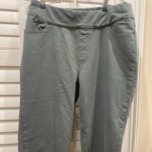 D&CO. Denim company capri size 6 green